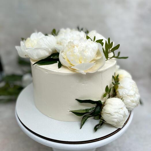Торт с белыми Пионами