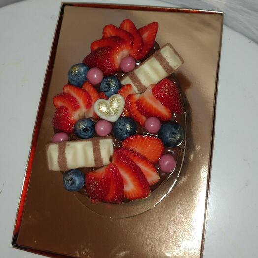 Pastel de chocolate en forma de huevo Choco egg medio