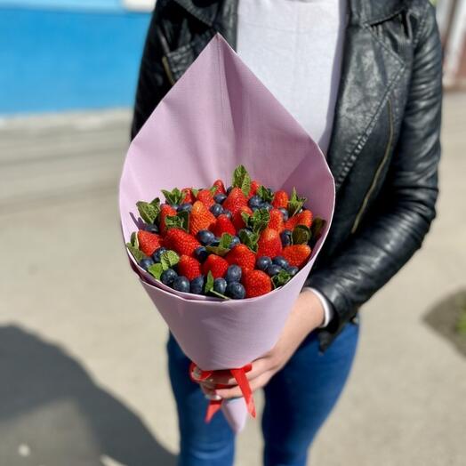 Клубничный букет "Ягодный десерт"