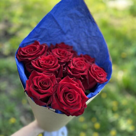 9 roses in the design