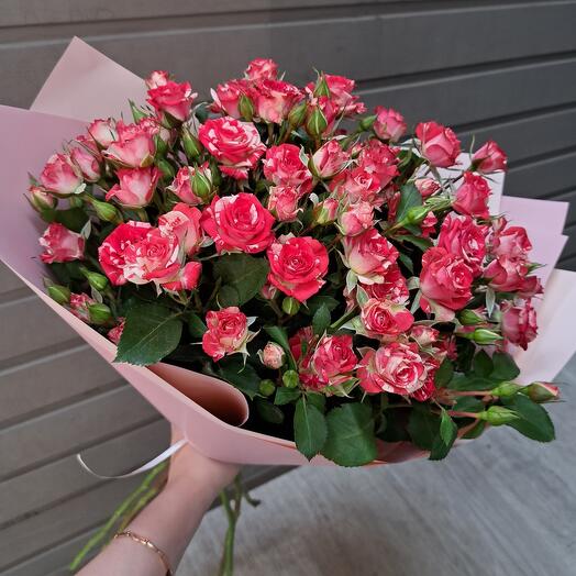Букет из 9 веток кустовых роз