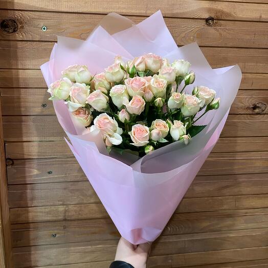 Delicate bouquet of bush roses