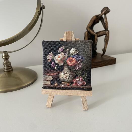 Мини мольберт с натюрмортом из вазы цветов и книг
