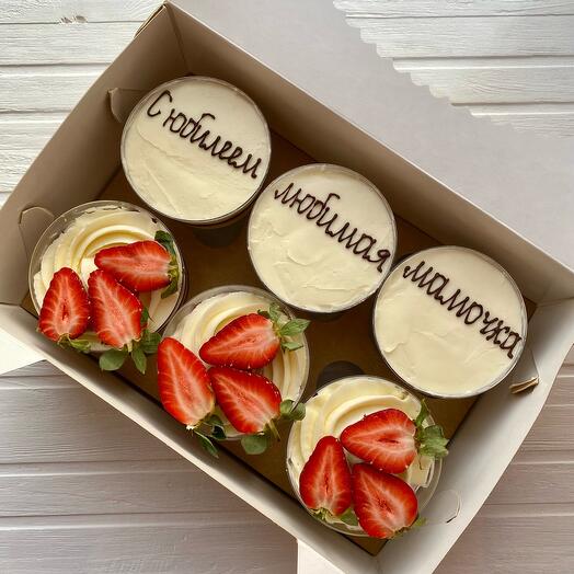 Трайфлы с клубникой