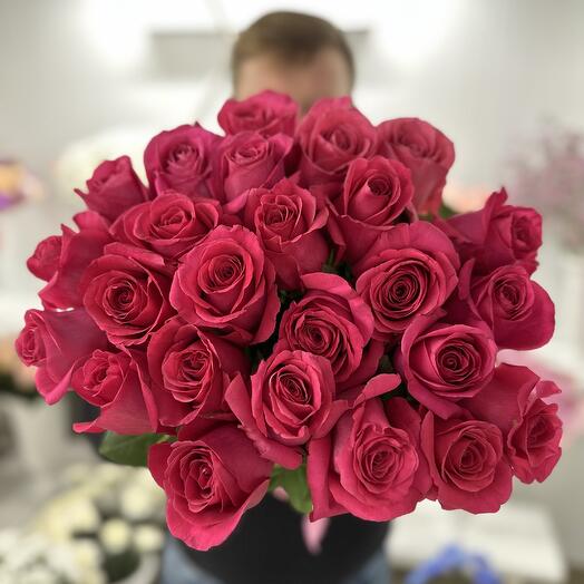 Monobucket of 25 bright pink roses (Ecuador)