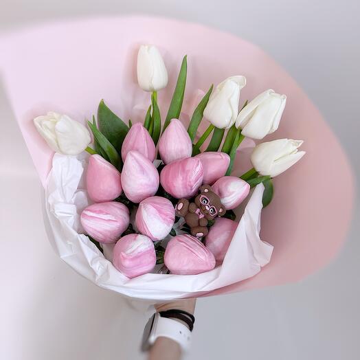 🍓Букет из клубники с пятью тюльпанами и шоколадным мишкой 🩷🧸🌷