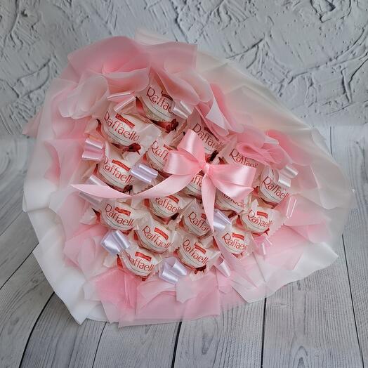 Букет из рафаэлло "Сердце"