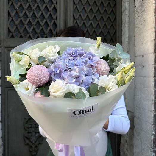 Hydrangeas and lysianthus bouquet