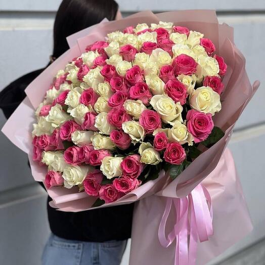 65 розовых и белых роз