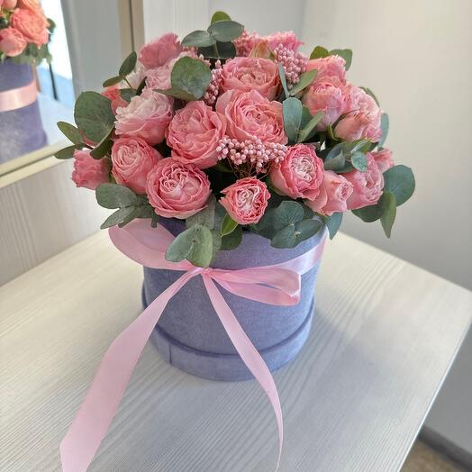 Пионовидные розы в коробке