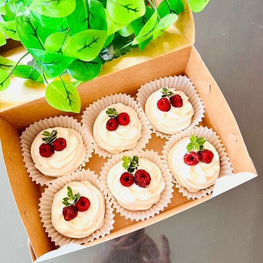 Мини безе Павлова с малиной