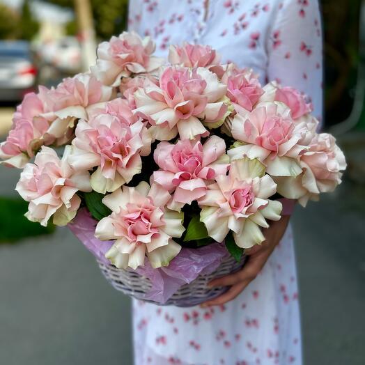 Корзина с розами