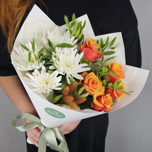 Bouquet-compliment "Joy" - roses of Spain and chrysanthemum