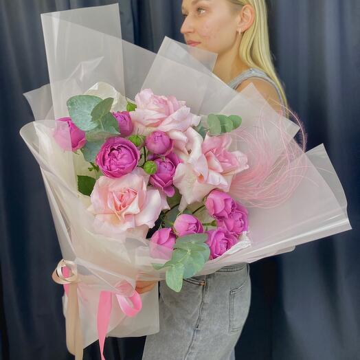 A delicate lush bouquet of roses