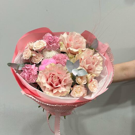 Букет из французской розы, диантуса, хризантемы и кустовой розы)