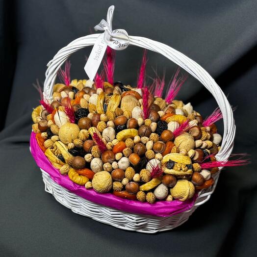 Корзина из сухофруктов и Орехов
