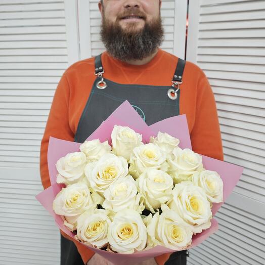 Белые пионовидные розы