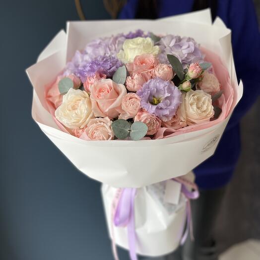 Violet Roses and hydrangea bouquet