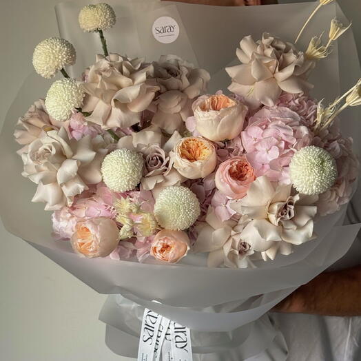 Bouquet with roses, hydrengeas and chrysanthemum