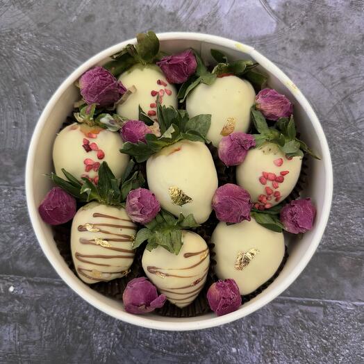 Клубника в белом шоколаде Rose