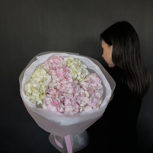 Букет из микса гортензий