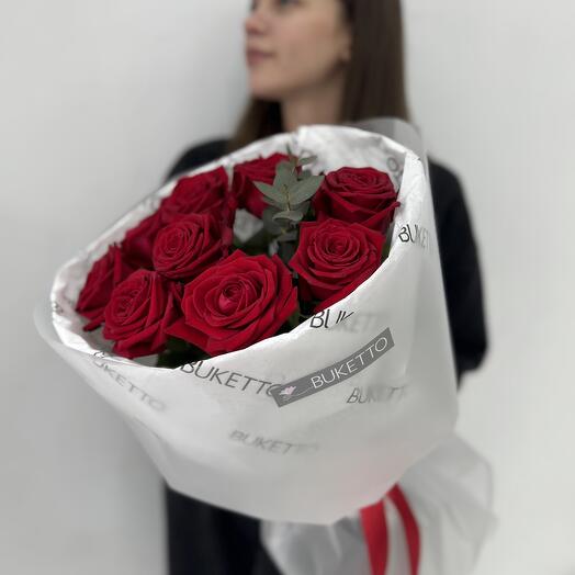 9 красных роз 50 см с эвкалиптом