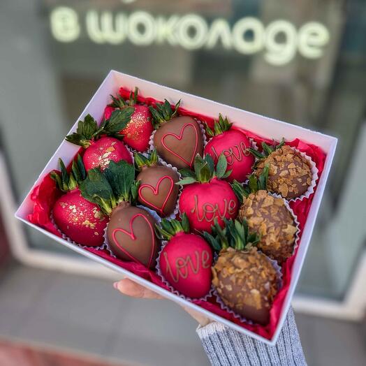 Chocolate-covered strawberries 12 pcs. love