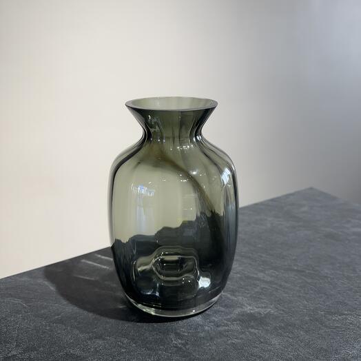 Черная интерьерная ваза