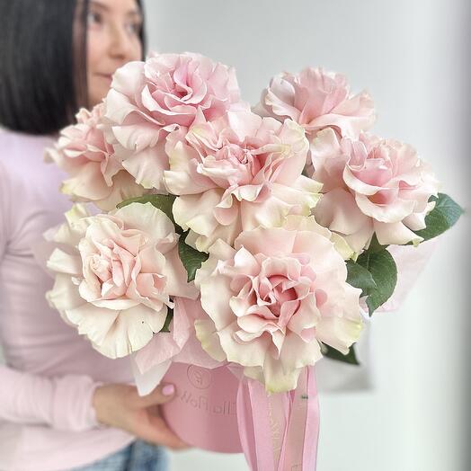 Нежная композиция в коробке из Французских роз Dolce