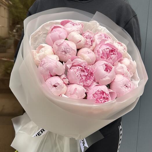 Букет из 19 пионов