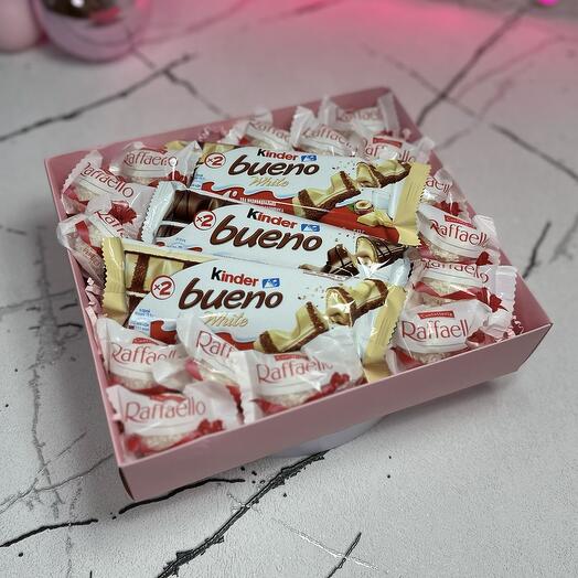 Большой бокс с киндерами и раффаэлло "Буэно"