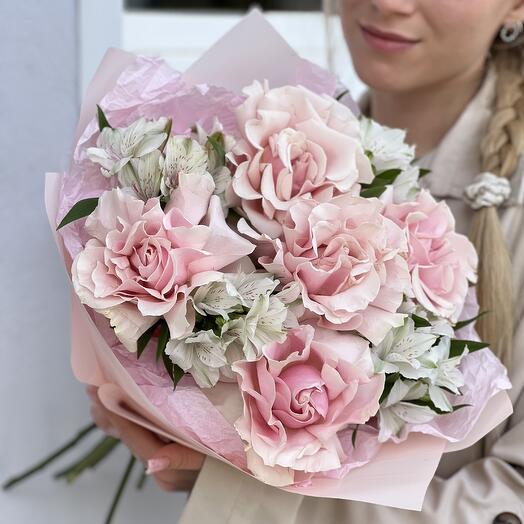 Ажурний букет з французькими трояндами