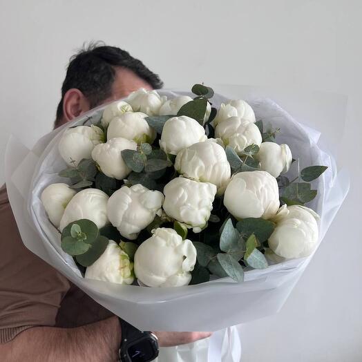 Пионы white