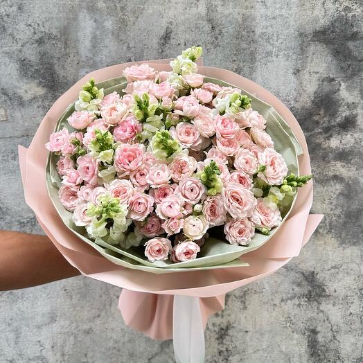 Моно букет из нежных спрей роз