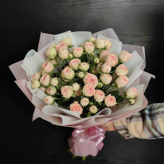 Bouquet of bush roses