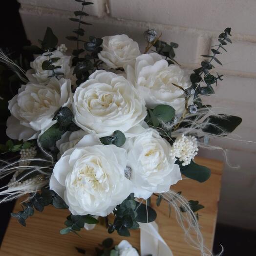 Свадебный букет невесты из стабилизированных пионов