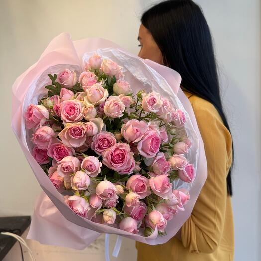 Нежный букет из кустовой розы