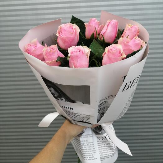 9 розовых роз