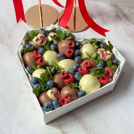 Клубника в шоколаде сердце  для мамы