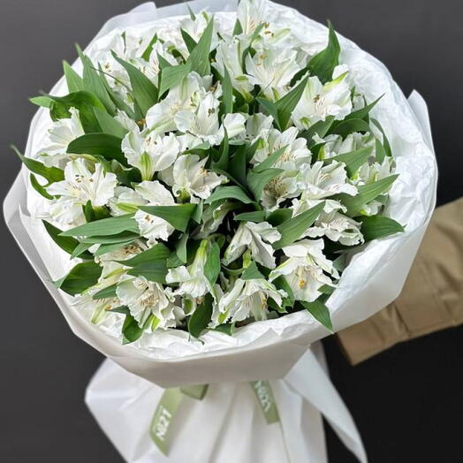 White vibe! из белых альстромерий 💐🌸️🍀 больше живых Цветов =)