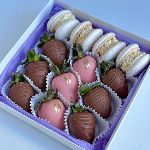 Клубника в шоколаде с macaron