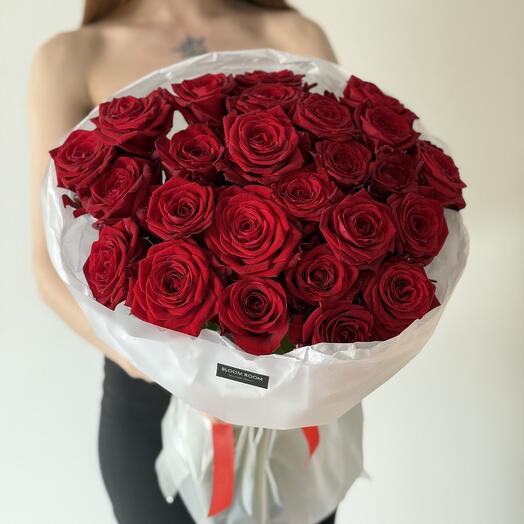Красивый букет «bloom room» из 25 красных роз