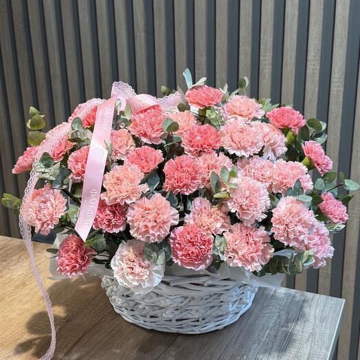 Корзина с розовыми диантусами (51 шт) 💗
