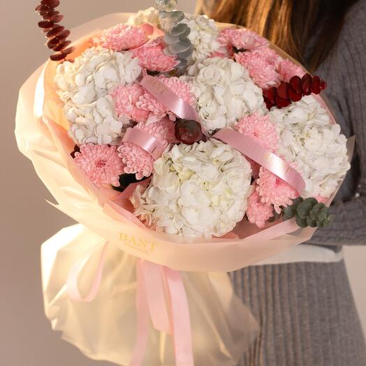 Хризантемы с гортензиями