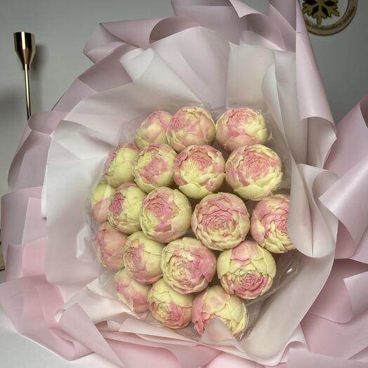 Съедобный букет из 19 шоколадных пионов девушке, маме