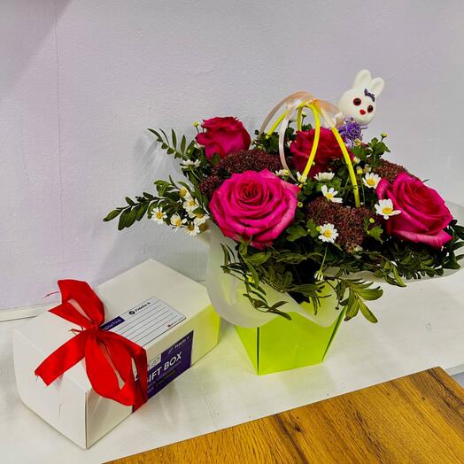 Композиция Роз и Бокс Макаронс🌹