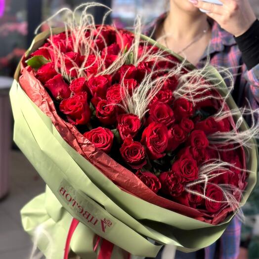 Букет из 55 роз со стифой