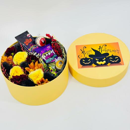Цветы микс со сладостями в шляпной коробке на Хеллоуин Halloween