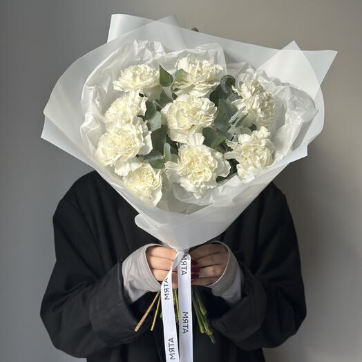 Кружевные белые диантусы с эвкалиптом