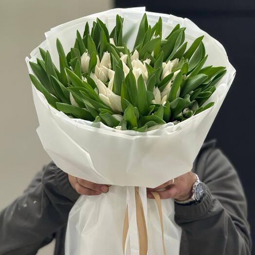 Букет из белых тюльпанов